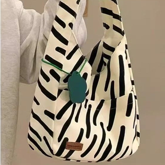 MetroStyle Versatile Shoulder Tote