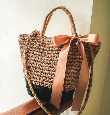 Bolso bandolera de playa redondo de paja tejida