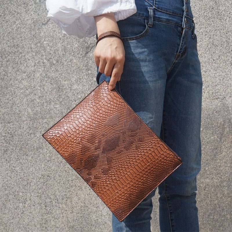 Fashion 3D Python pattern Women Clutch Bag Brand Design Party Envelope Clutches for ladies wallet Free Card Handbag