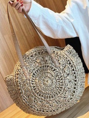 Bolso bandolera de playa redondo de paja tejida