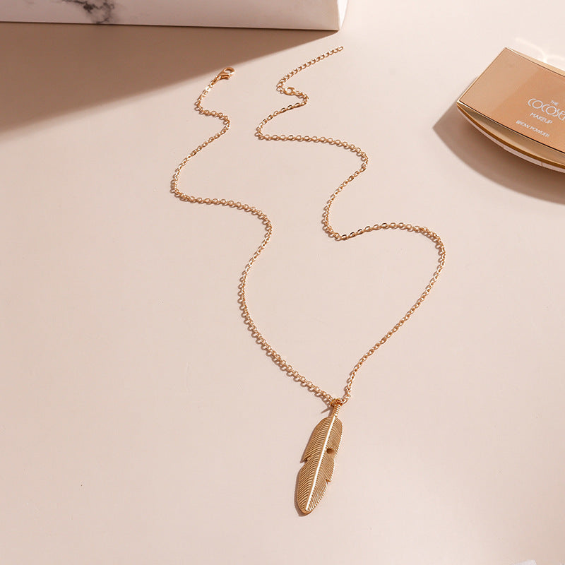 Collar retro con borlas de plumas para mujer