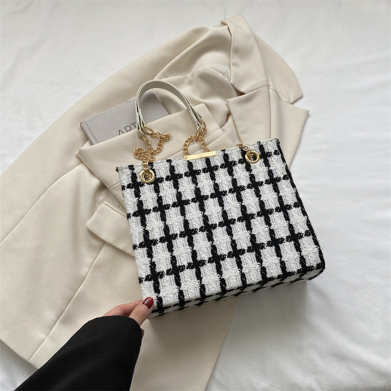 Studoria Chain Shoulder Bag