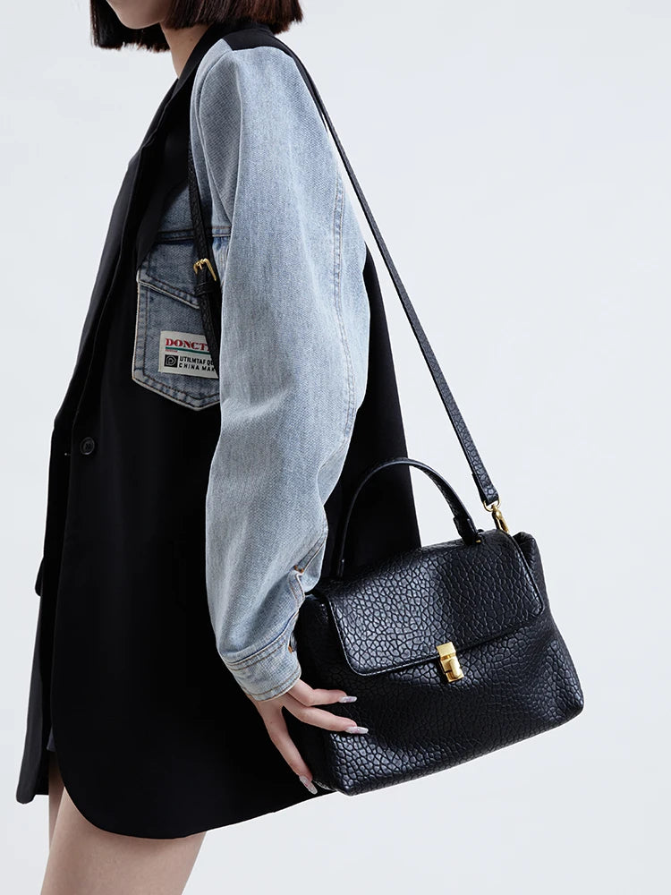 Retro Black Crocodile Pattern