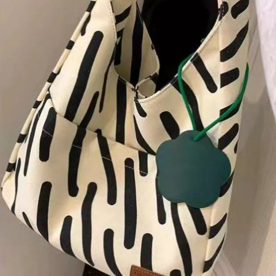 MetroStyle Versatile Shoulder Tote