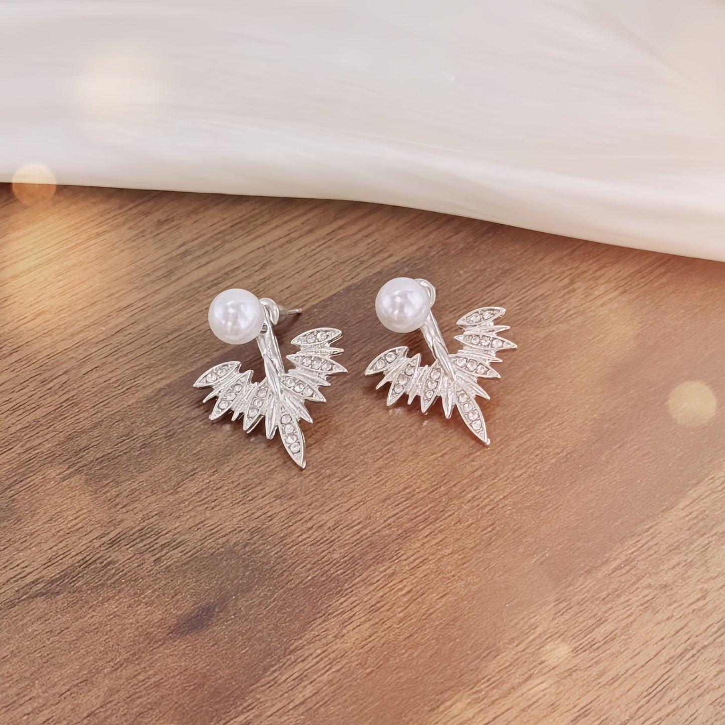 Ladies' Backward-hanging Wing Pearl Earrings
