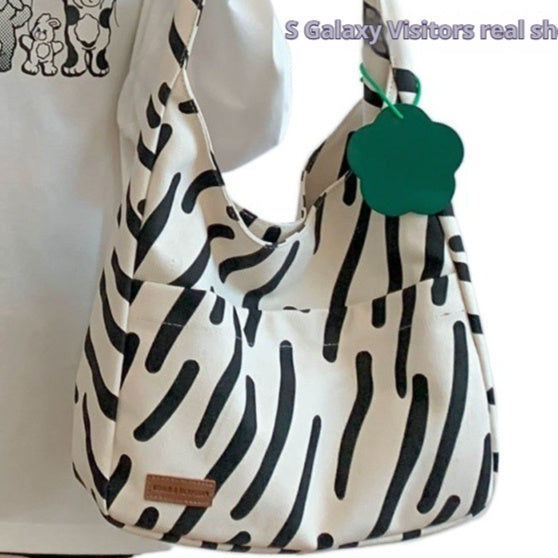 MetroStyle Versatile Shoulder Tote