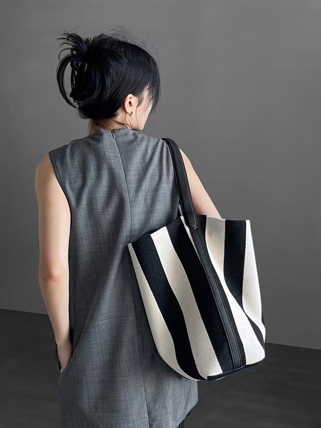 B&W Striped Shoulder Canvas Bag