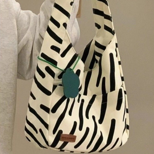 MetroStyle Versatile Shoulder Tote