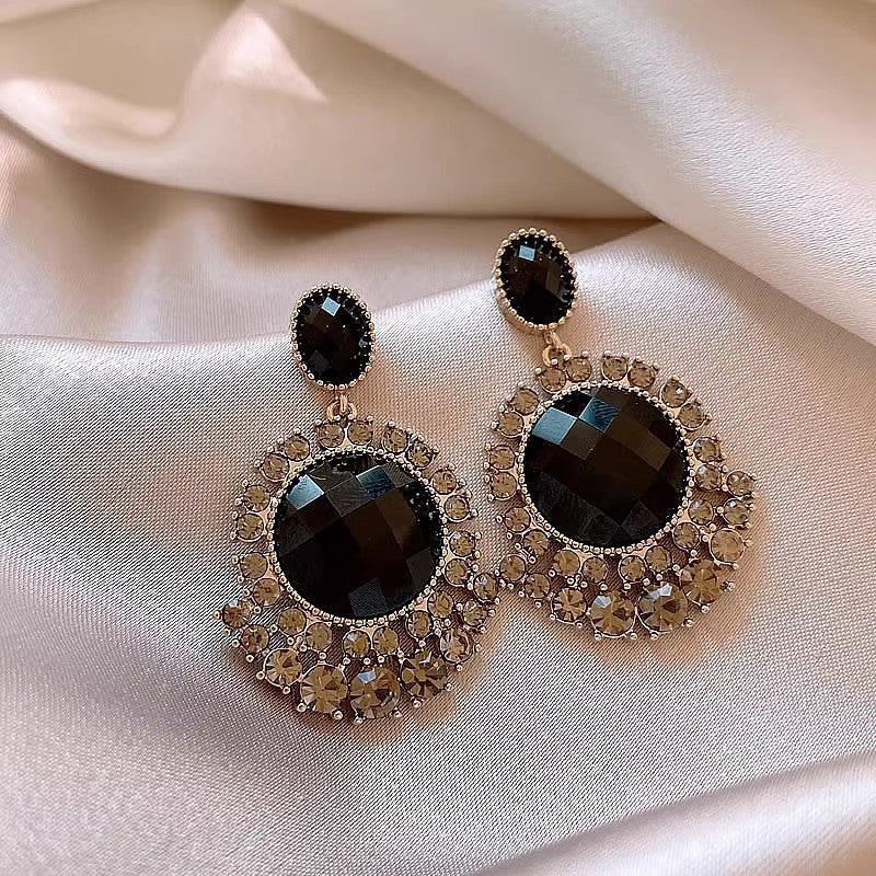 Fashion Personality Retro Elegant Wild Earrings Women