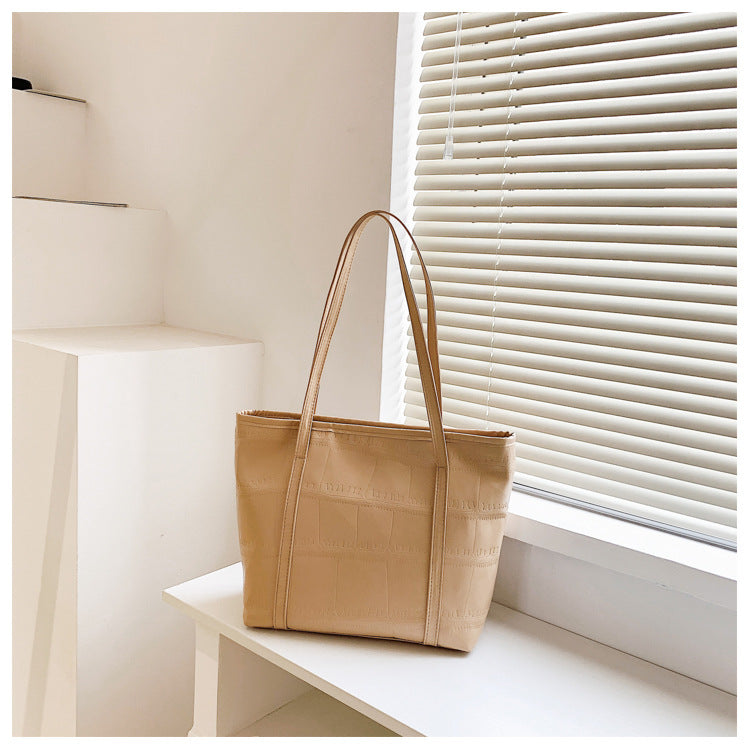 UrbanCharm LUXE Tote