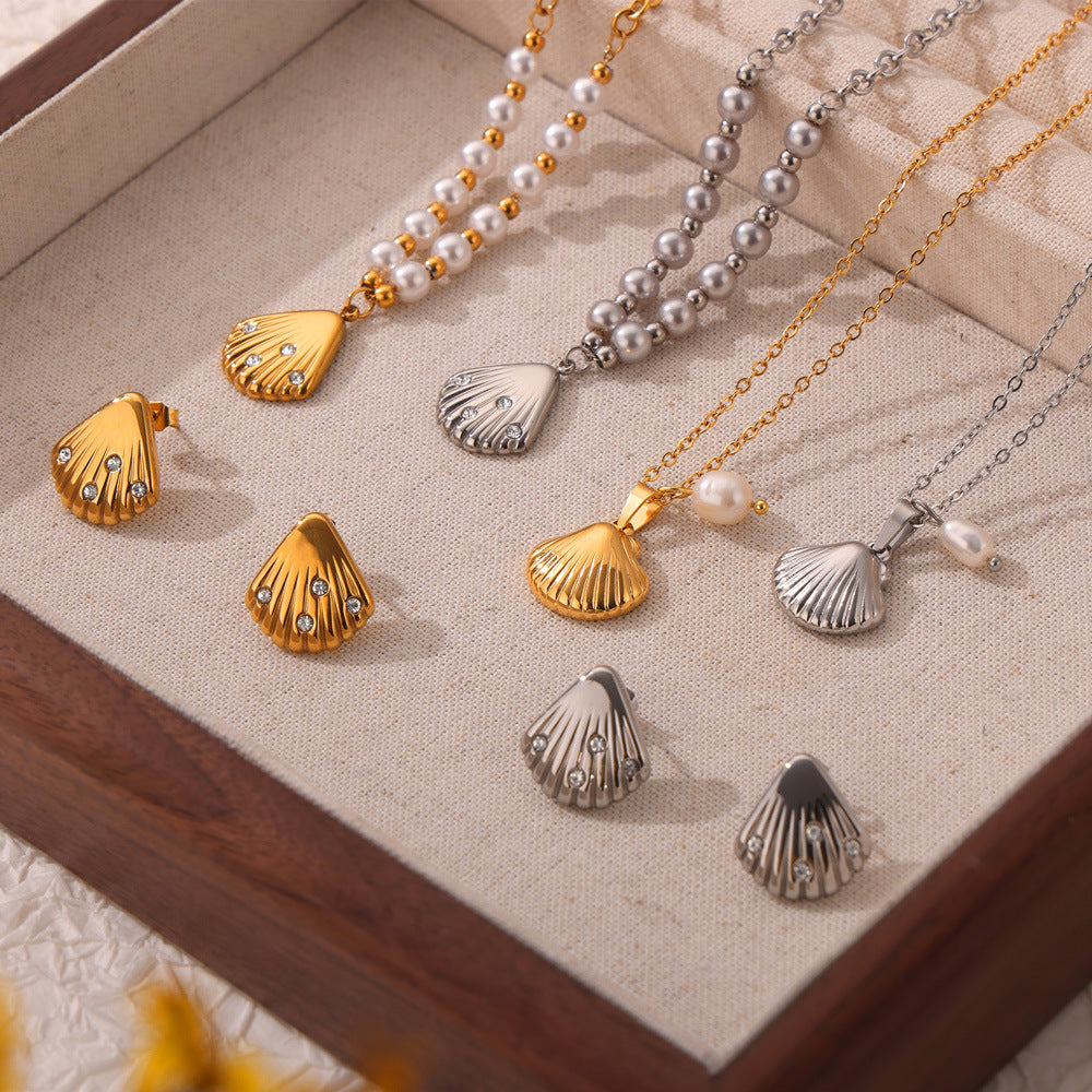 French Vintage Shell Jeweled Pendant Design Sense