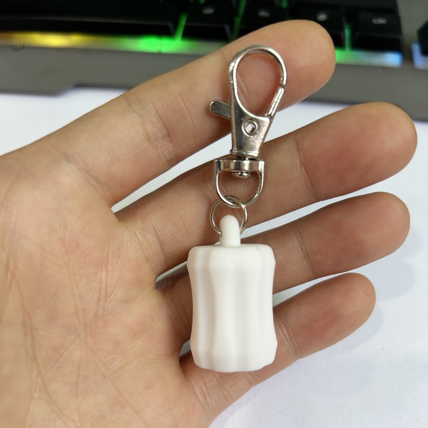 Portable Clip-on Lip Balm Keychain Cap