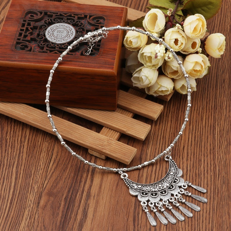 Nuevo collar con luna tallada de estilo étnico retro