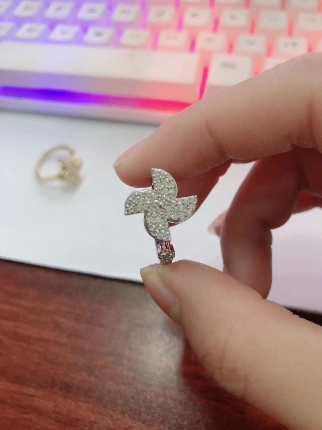 Female Versatile Micro Inlaid Rotating Ring