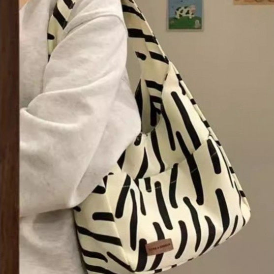 MetroStyle Versatile Shoulder Tote