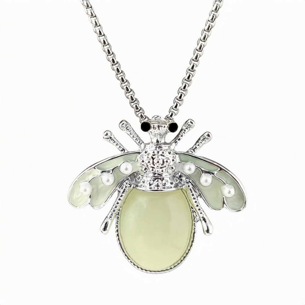 Fantasy Luminous Bee Necklace Firefly Inlaid Pearl Design Personalized Luminous Effect