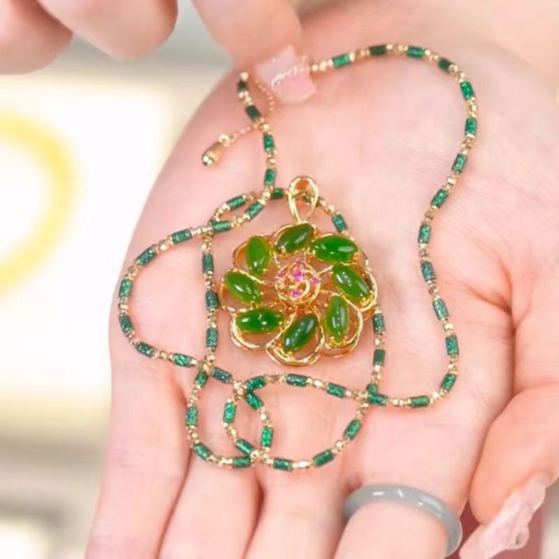 Collar con colgante de flor de la suerte para mujer