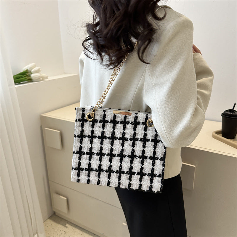 Studoria Chain Shoulder Bag