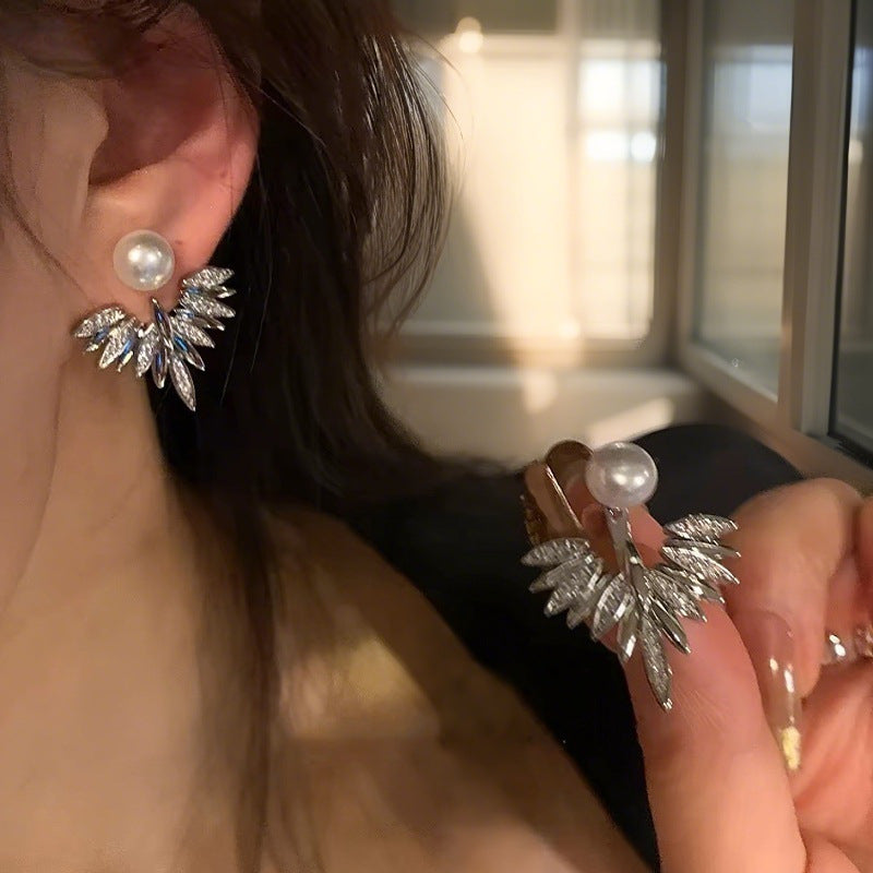Ladies' Backward-hanging Wing Pearl Earrings