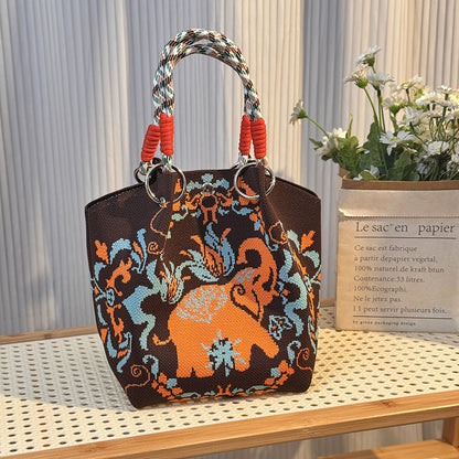 Gestrickte Tasche mit Schnalle
