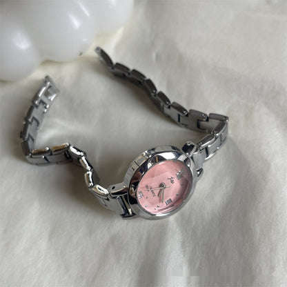 Reloj de lujo ligero y moderno para mujer, estilo francés, con un toque de interés especial.