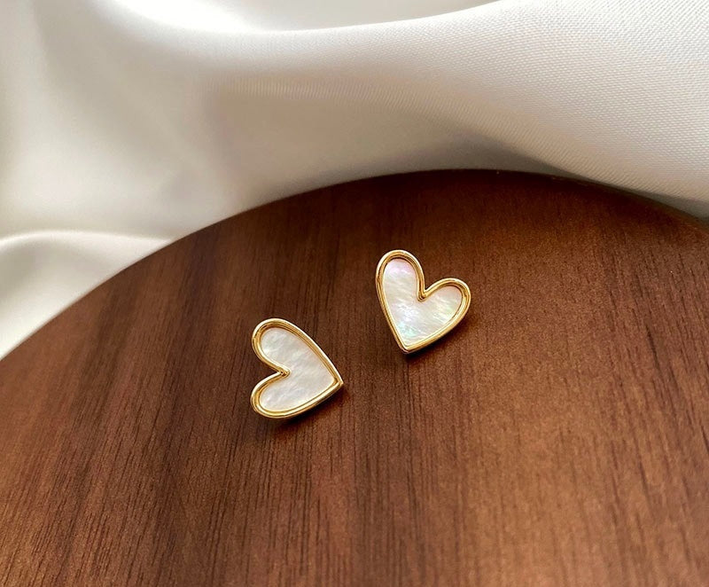 Elegance Retro High-grade Dark Green Love Female Earrings