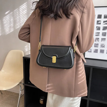 Bolso bandolera pequeño con solapa