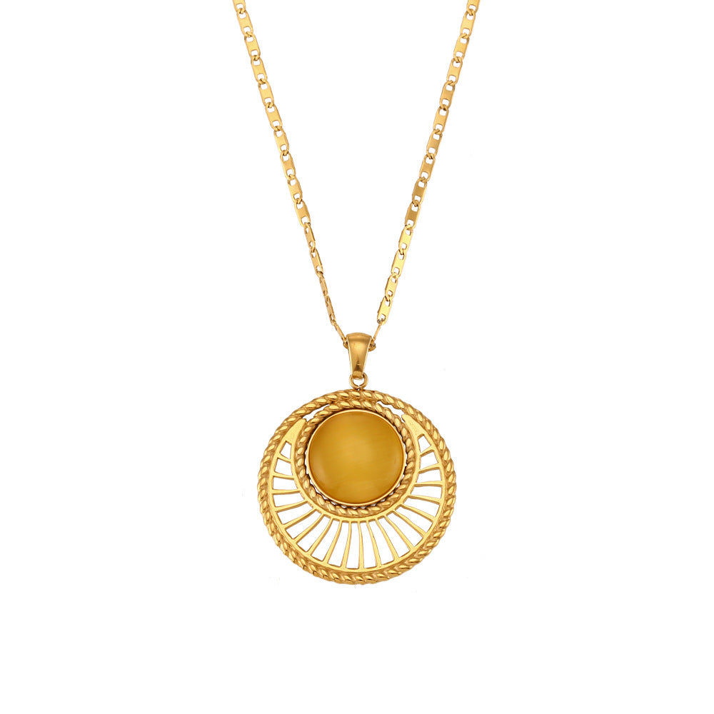 Collar de acero inoxidable chapado en oro con colgante de sector hueco