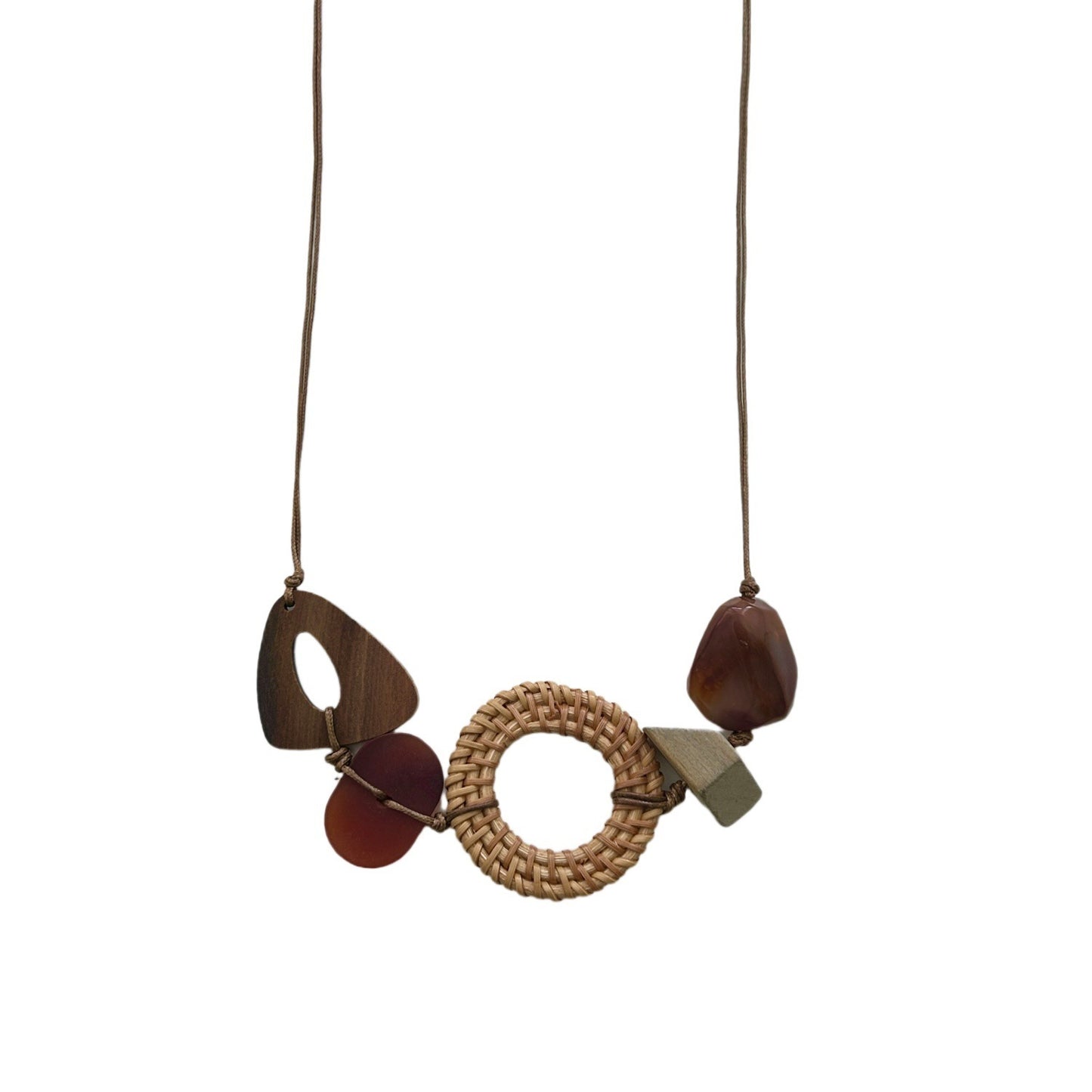 Collar colgante original tejido a mano con forma larga