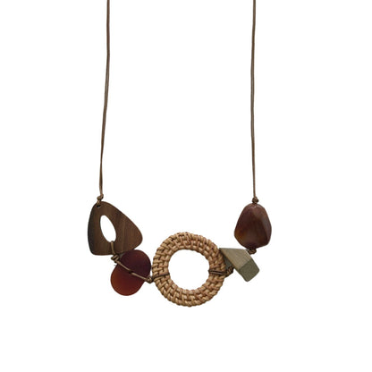 Collar colgante original tejido a mano con forma larga