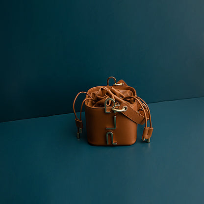 Bolso de piel de vacuno tipo cubo