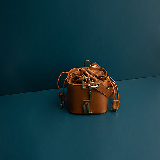 Bolso de piel de vacuno tipo cubo