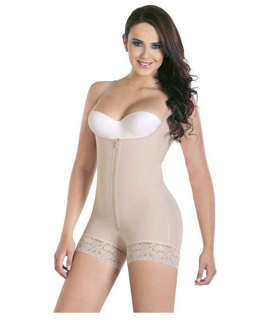 Shapewear-Bodysuit mit offenem Busen und Oberschenkelmitte 