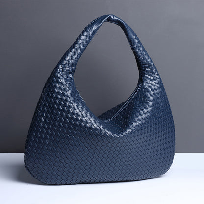 Bolso tejido en forma de media luna