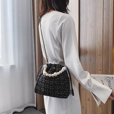 Pearl chain bag