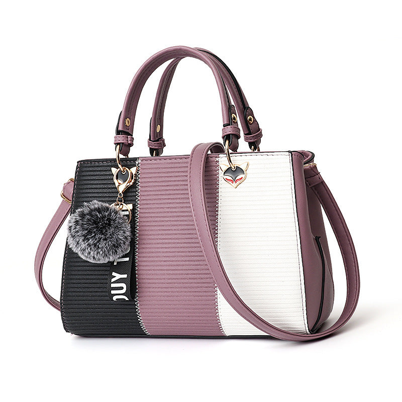 Bolso de hombro con adornos de bolas de pelo 