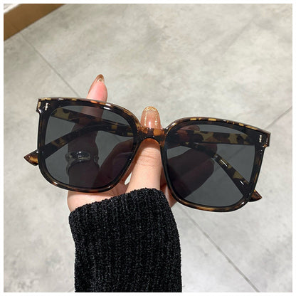 Neue Brille für Männer und Frauen mit schwarzem Rahmen