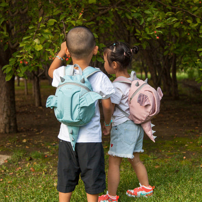 Las pequeñas bolsas deportivas evitan que los niños caminen y pierdan bolsas