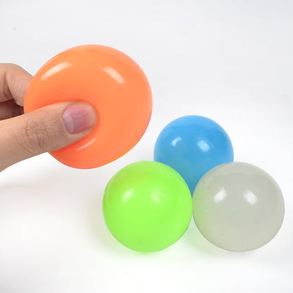 Bolas adhesivas luminosas para pared, juegos de fiesta en casa, juguetes novedosos que brillan en la oscuridad, juguete de descompresión para apretar.