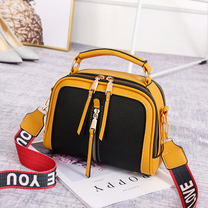 Kleine quadratische Taschen mit breiter Schulter