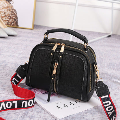 Kleine quadratische Taschen mit breiter Schulter