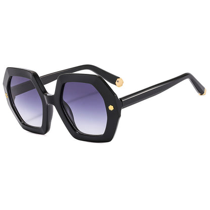 Neue unregelmäßige Sonnenbrille mit sechseckiger Niete für Damen