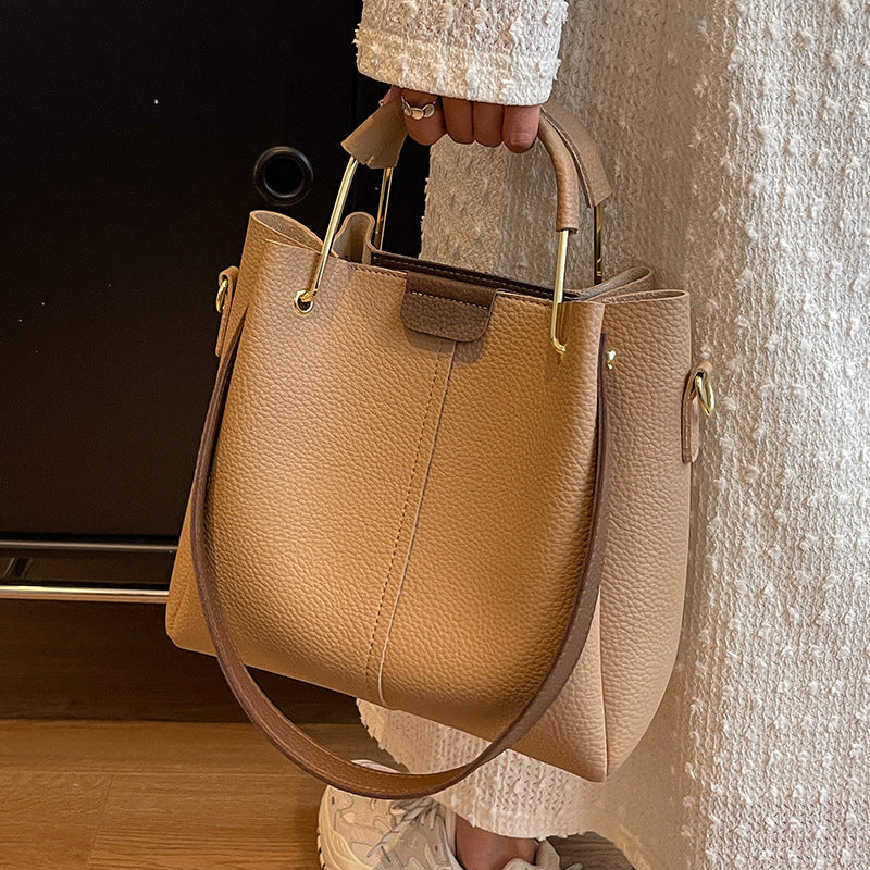 Bolso tipo cubo con textura a juego para otoño