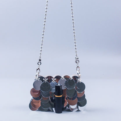 Bolso de hombro con cadena tejida y lentejuelas