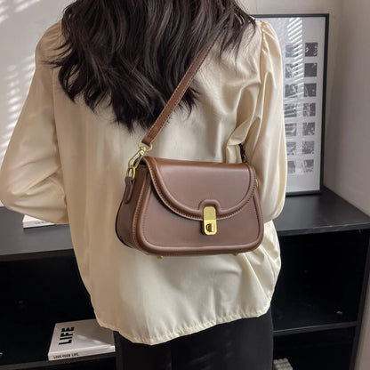 Bolso bandolera pequeño con solapa