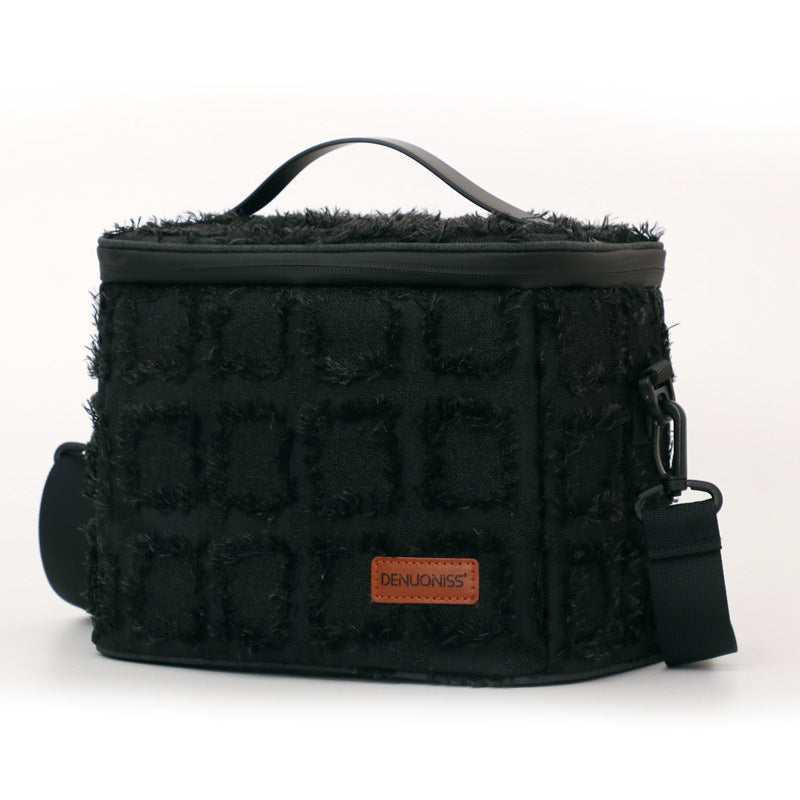 Creative hand-held insulated lunch bag