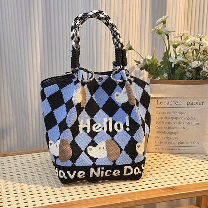 Gestrickte Tasche mit Schnalle