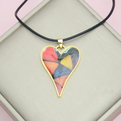 Collar con colgante de corazón de oro de colores