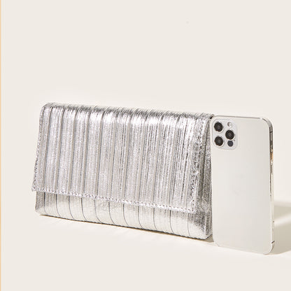 Clutch metálico brillante