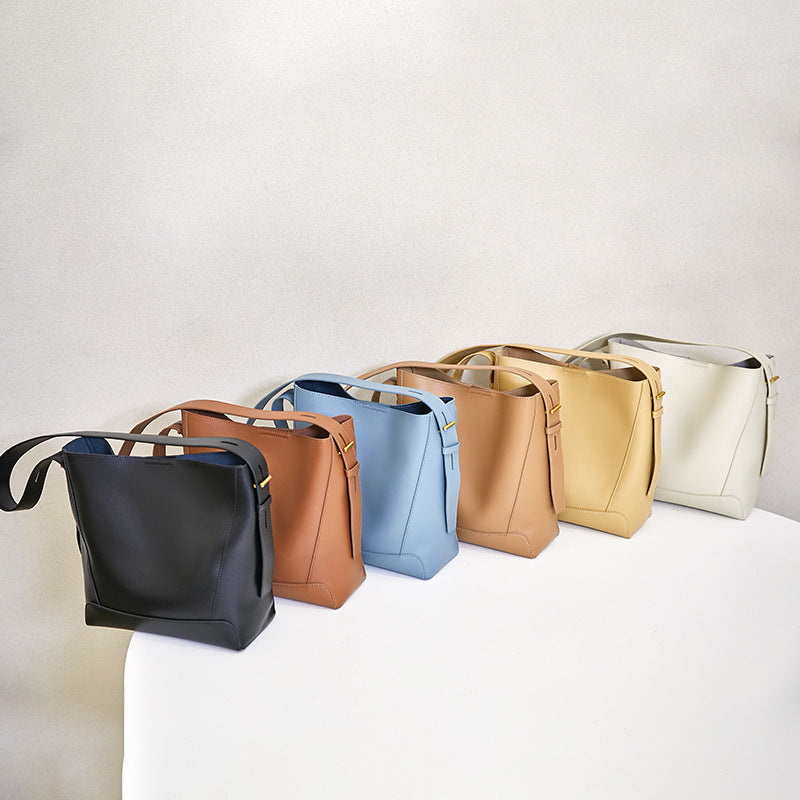 Bagora Leather Shoulder Bag